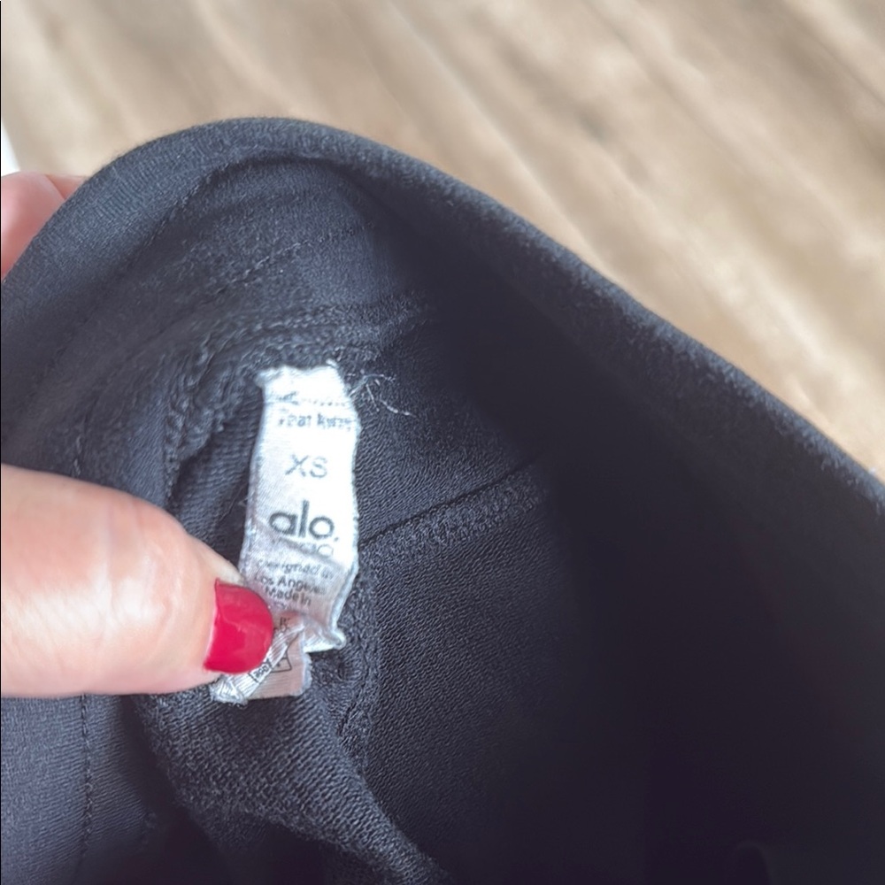 ALO Yoga Black Track Pants - Picture 5 of 5